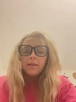 imkhloe online show from February 2026 11:28:02 PM