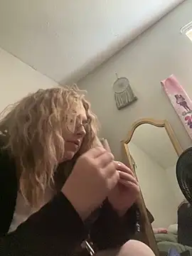 imkhloe online show from March 2026 05:50:01 PM