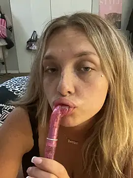 imkhloe online show from July 2026 08:33:02 PM