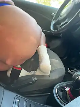 Sweetlauu online show from April 2026 02:37:01 PM