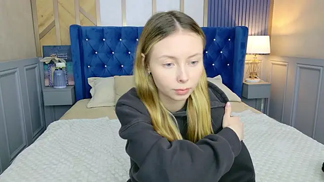 Tessa Cross online show from March 2026 05:37:02 AM