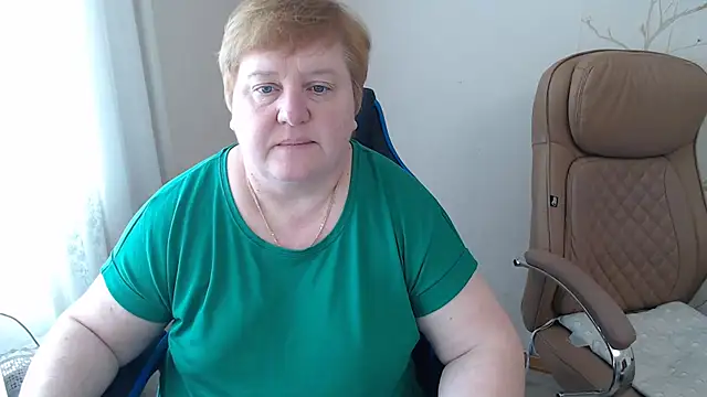 Snapshot of Free_Butterfly7 chatting on April 2026 01:05:01 PM Free Butterfly7 online show from April 2026 01:05:01 PM