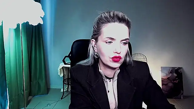 Snapshot of AliceSmite chatting on May 2026 11:18:01 AM AliceSmite online show from May 2026 11:18:01 AM