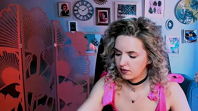 Snapshot of AliceSmite chatting on June 2026 01:12:01 PM AliceSmite online show from June 2026 01:12:01 PM