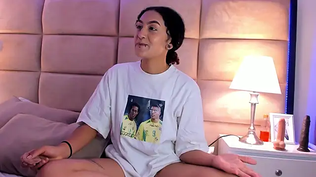 EllaEvanzz online show from April 2026 10:29:01 PM