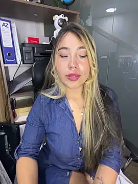 ManuelaVeeleez online show from June 2026 04:19:01 AM