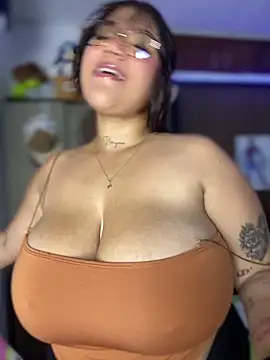 Snapshot of michellesexxxy3 chatting on April 2026 03:35:02 AM michellesexxxy3 online show from April 2026 03:35:02 AM