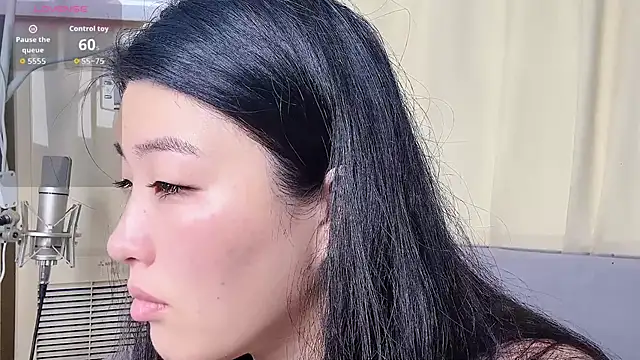 Tavie1744 online show from April 2026 11:43:02 PM