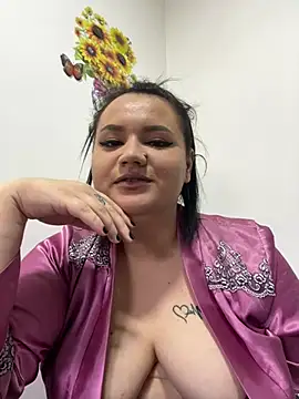 Snapshot of julietalovee chatting on March 2026 08:09:01 AM julietalovee online show from March 2026 08:09:01 AM