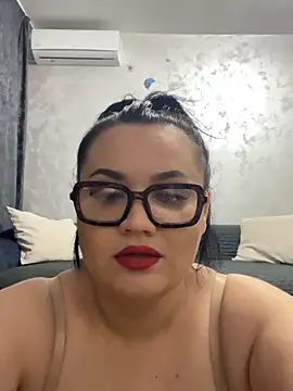 Snapshot of julietalovee chatting on March 2026 03:11:01 PM julietalovee online show from March 2026 03:11:01 PM