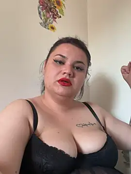 Snapshot of julietalovee chatting on May 2026 04:25:02 PM julietalovee online show from May 2026 04:25:02 PM