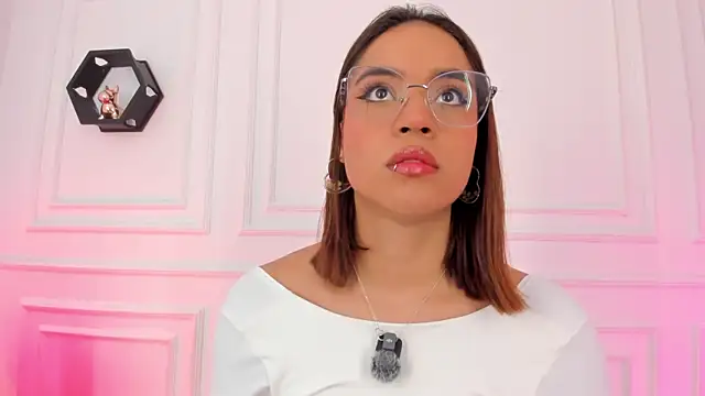 Im Scarlett  online show from July 2026 05:37:02 PM