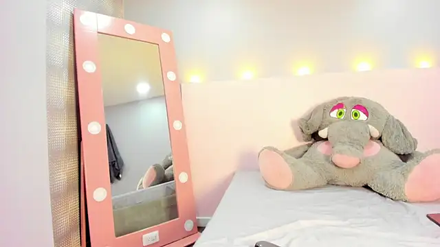 Sol Radiant online show from March 2026 12:12:02 PM