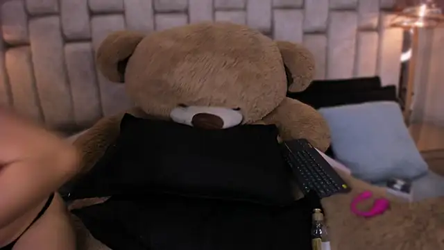 Snapshot of FoxxxyPink chatting on May 2026 08:06:02 PM FoxxxyPink online show from May 2026 08:06:02 PM