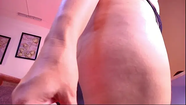 Mia Moonroe online show from April 2026 04:47:02 PM