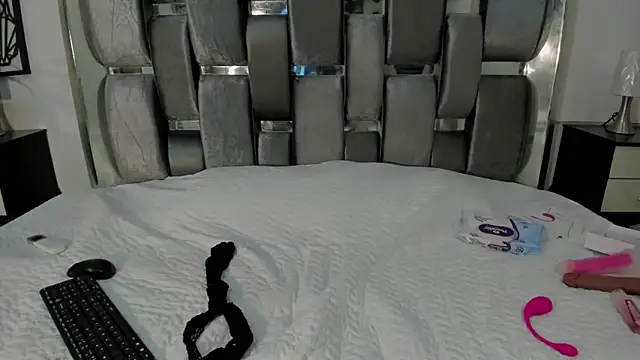 SandyAdaezee online show from April 2026 03:37:02 PM