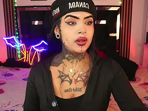 LauriInk1 online show from April 2026 02:01:01 AM