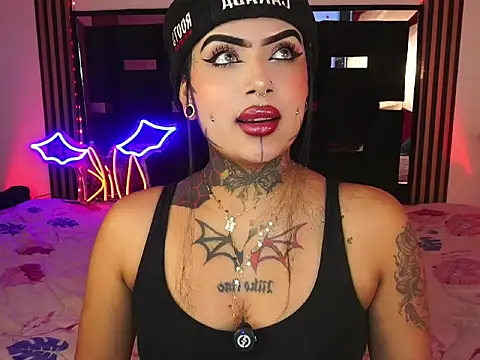 LauriInk1 online show from April 2026 09:15:01 PM