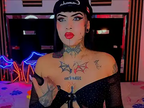 LauriInk1 online show from April 2026 05:06:01 PM