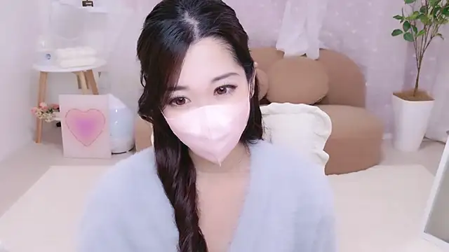 YURIKAsan  online show from April 2026 12:35:01 PM