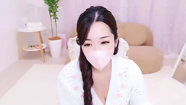 YURIKAsan  online show from April 2026 02:01:02 PM