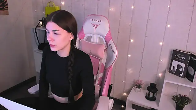 LunaRossaa online show from March 2026 11:53:02 PM