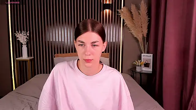 LunaRossaa online show from July 2026 11:42:01 PM