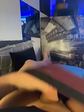 MatthewEmme2121 online show from April 2026 10:21:02 PM