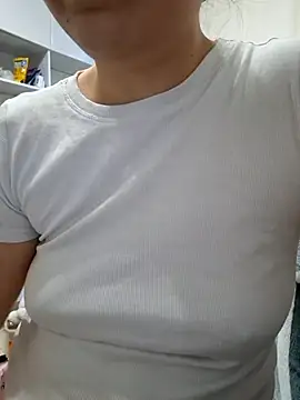 Emi hot1 online show from April 2026 12:43:01 PM