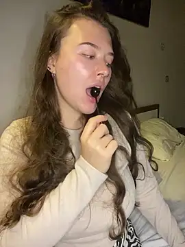 KristieKitty online show from April 2026 06:41:01 PM