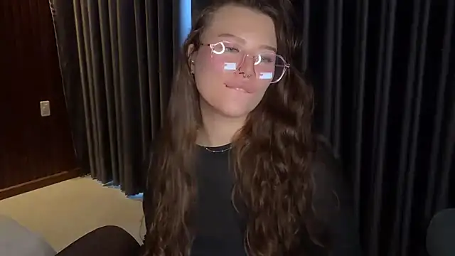 KristieKitty online show from May 2026 10:52:02 PM