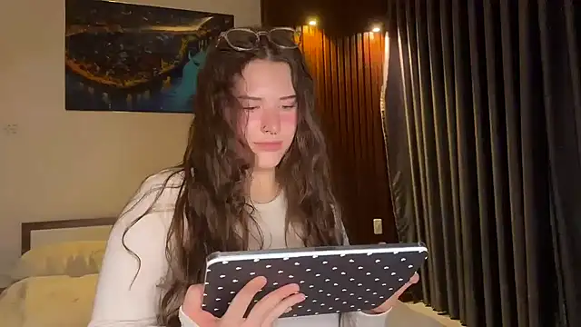 KristieKitty online show from May 2026 06:36:02 PM