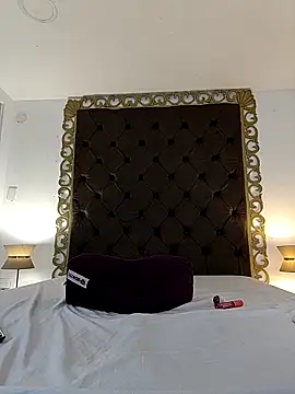 AriaMontes online show from April 2026 11:47:02 AM