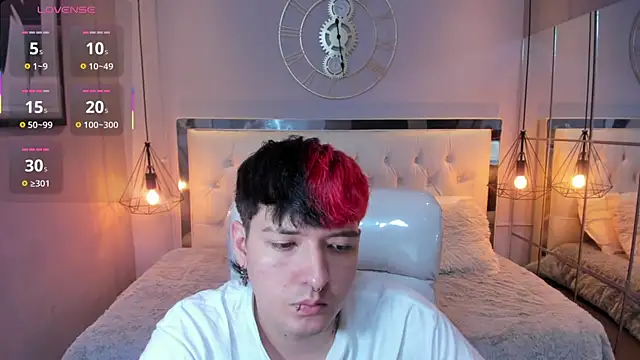 Santiago morgan online show from April 2026 10:18:01 PM