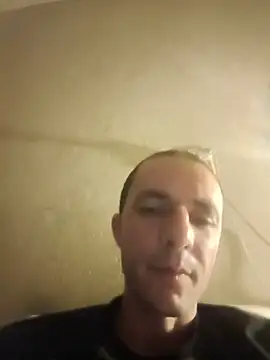 Snapshot of Mig1323 chatting on May 2026 04:42:01 AM Mig1323 online show from May 2026 04:42:01 AM