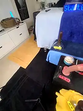 FantasyMan-BiWM online show from April 2026 01:22:01 AM