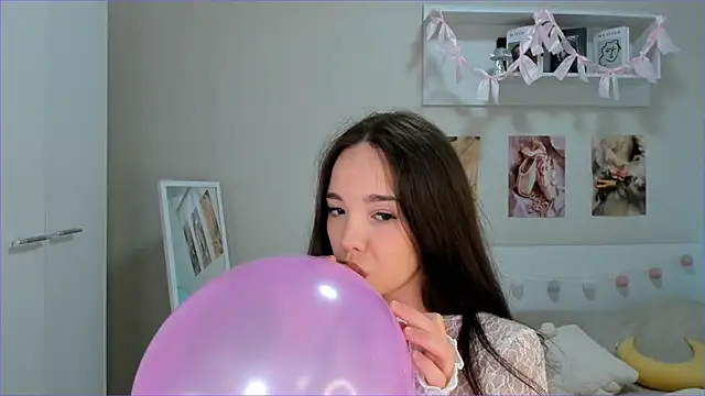 Milly Lane online show from March 2026 03:28:01 AM