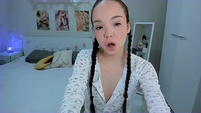 Milly Lane online show from April 2026 03:11:01 AM