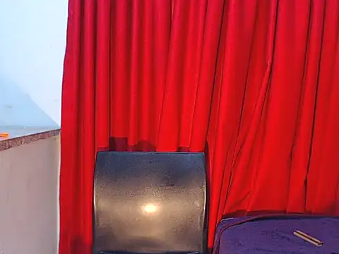 DarkDivva18 online show from April 2026 02:32:02 PM