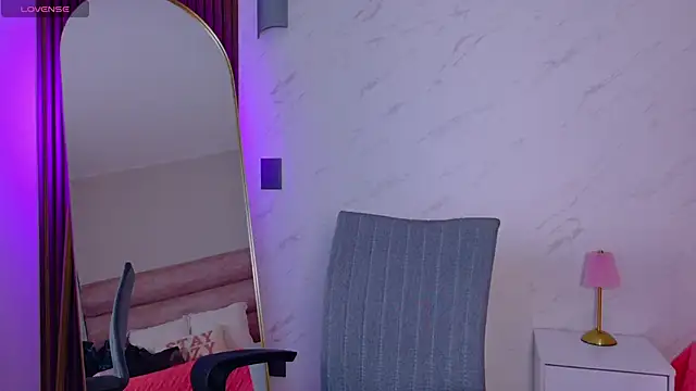 MiiaCullens online show from April 2026 09:39:33 PM