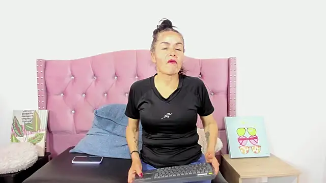 Liz Grettel online show from April 2026 07:00:01 PM