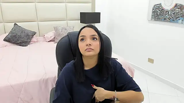 Chloelarsons online show from June 2026 12:26:01 AM