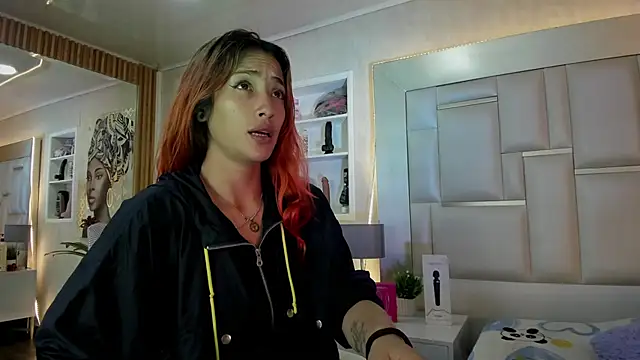 ZoeTaylorl online show from May 2026 12:15:01 PM