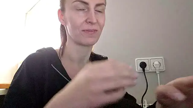 Snapshot of AnnaTight chatting on April 2026 09:58:01 AM AnnaTight online show from April 2026 09:58:01 AM