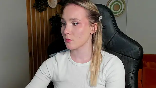 ElaraVoltage online show from March 2026 01:15:02 PM