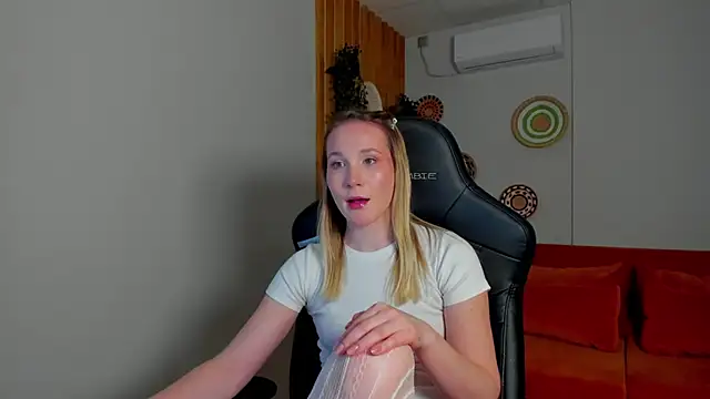 ElaraVoltage online show from March 2026 05:12:02 PM