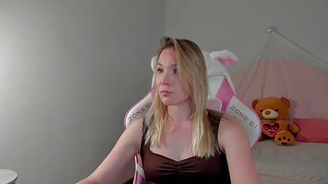 ElaraVoltage online show from April 2026 05:35:01 PM