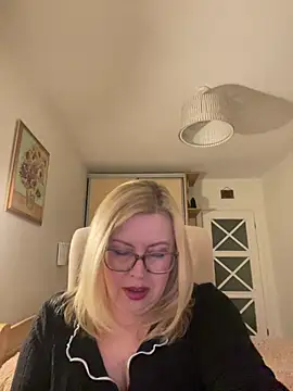 JanieLight53 online show from April 2026 07:51:02 PM