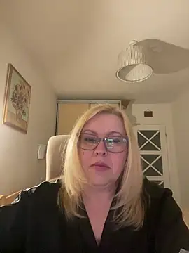 JanieLight53 online show from April 2026 06:58:02 PM