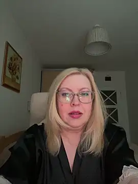 JanieLight53 online show from April 2026 04:47:02 PM